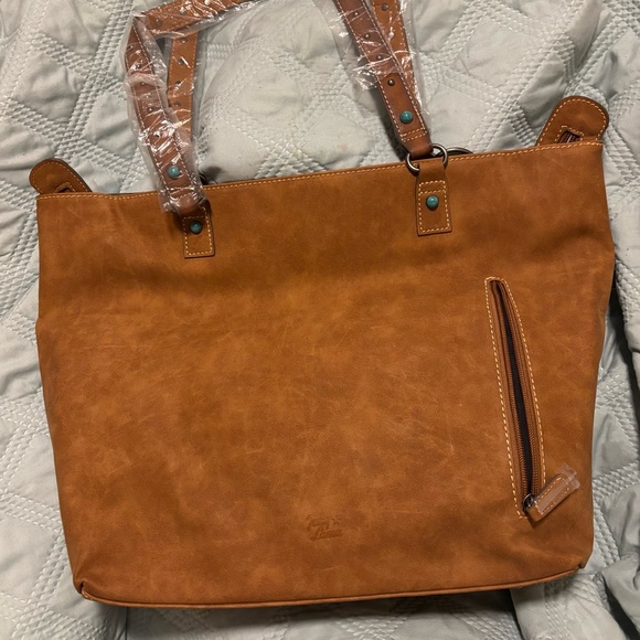Elegant Tony Lama Brown Concealed Carry Leather Tote with Textured Stripes (NEW) - Picture 2 of 11